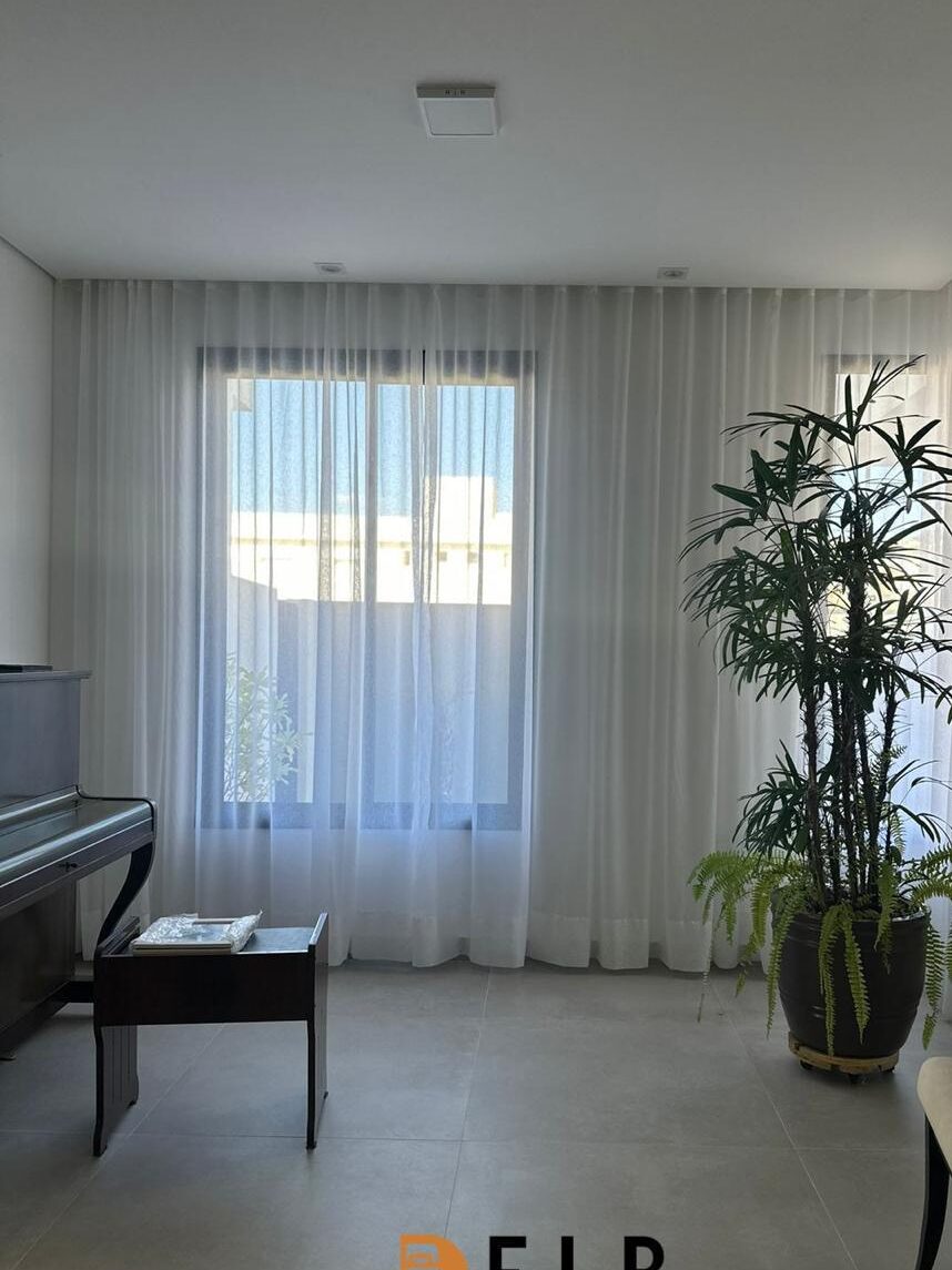 Cortinas sob medida em ambiente residencial